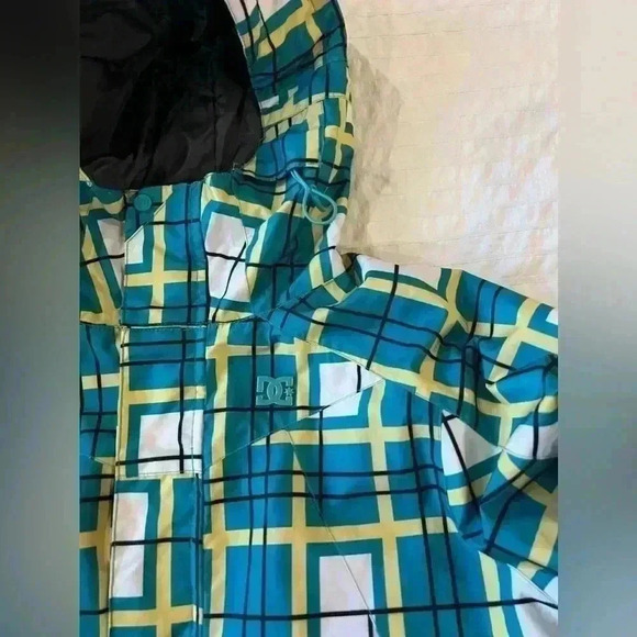 DC women's Snowbarding Jacket size medium - Picture 4 of 10
